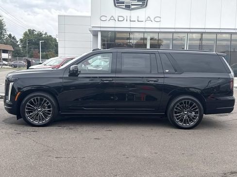 Certified 2026 Cadillac Escalade ESV Platinum Sport AWD/4WD image 10