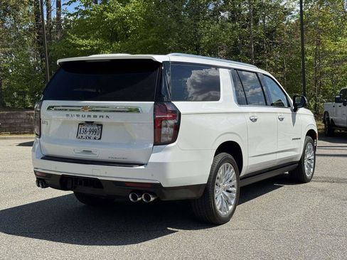 Used 2023 Chevrolet Suburban Premier w/ Premium Package 2 AWD/4WD image 23