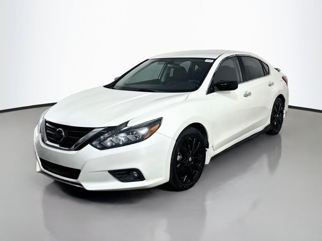 Used 2017 Nissan Altima 2.5 SR w/ Midnight Edition Package FWD image 4