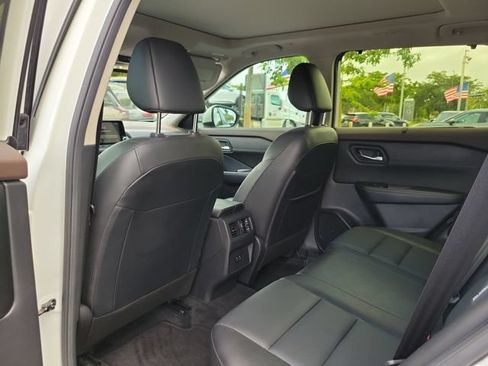 Used 2023 Nissan Rogue SV w/ SV Premium B Package FWD image 11