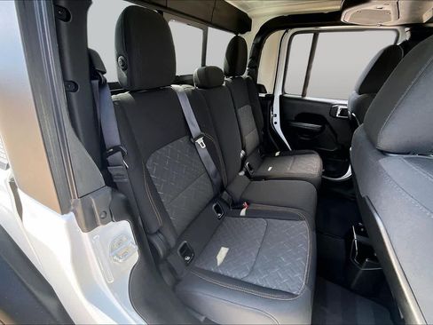 Used 2026 Jeep Gladiator Mojave AWD/4WD image 18