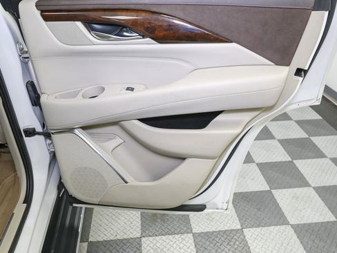 Used 2017 Cadillac Escalade Luxury image 29
