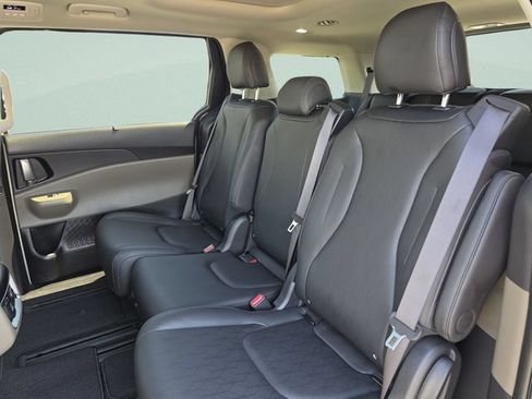 Used 2025 Kia Carnival SX FWD image 26