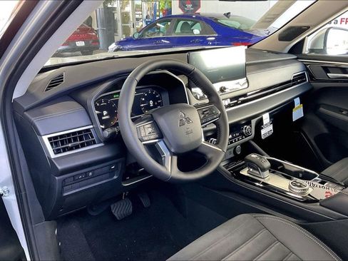 New 2026 Mitsubishi Outlander SE FWD image 6