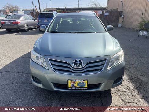 Used 2011 Toyota Camry LE image 4