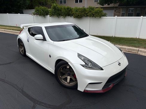 Used 2013 Nissan 370Z NISMO RWD image 2