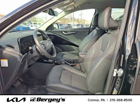 Used 2023 Kia Niro EX image 16