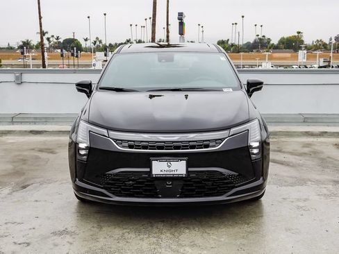 New 2027 Chrysler Pacifica Select FWD image 3