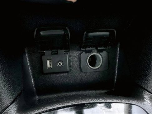 Used 2017 Chevrolet Cruze Premier image 32