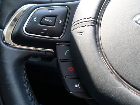 Used 2017 Jaguar XJ R-Sport image 33