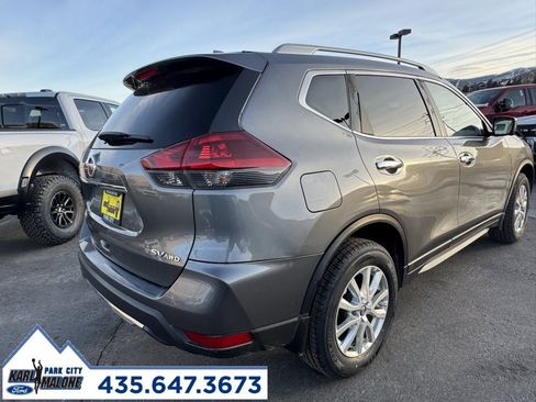 Used 2018 Nissan Rogue SV image 3