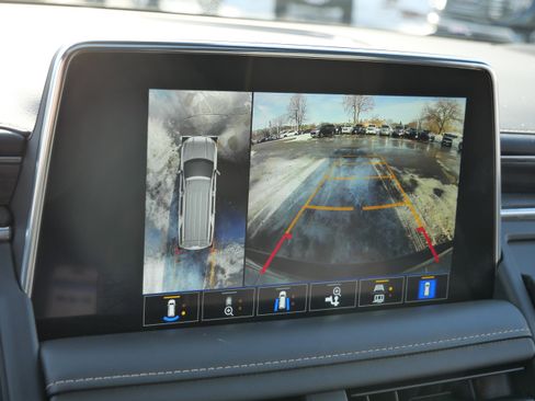 Used 2022 GMC Yukon XL SLT w/ SLT Premium Package image 30