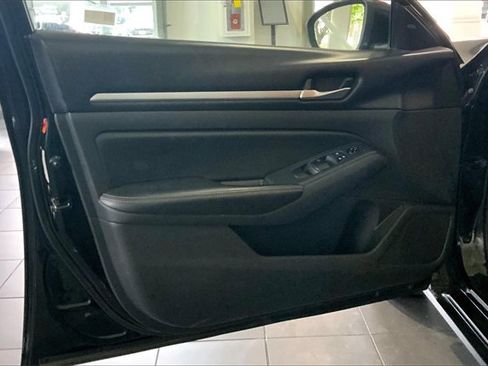 Used 2022 Nissan Altima 2.5 SV image 21