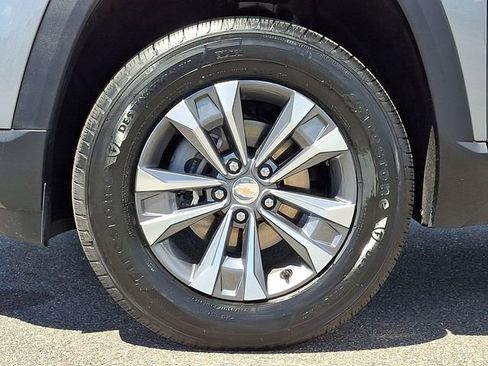 Used 2026 Chevrolet Equinox LT FWD image 8