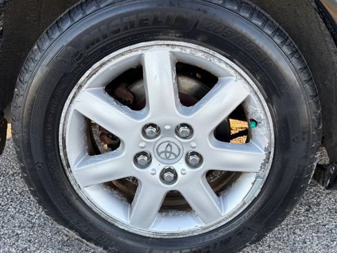 Used 2000 Toyota Avalon XLS FWD image 17