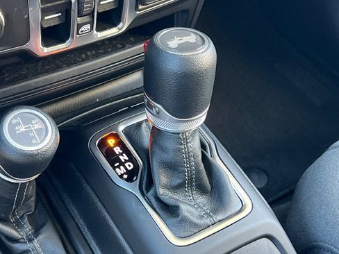 Used 2025 Jeep Wrangler Unlimited Sahara w/ Safety Group image 21