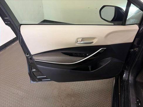 Used 2020 Toyota Corolla XLE image 14