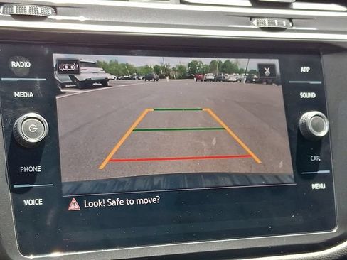 Used 2024 Volkswagen Tiguan SE R-Line AWD/4WD image 4