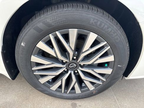 New 2025 Nissan Altima 2.5 SV w/ SV Premium Package image 3