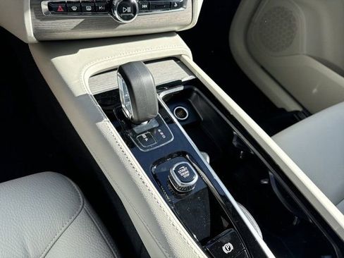 New 2025 Volvo XC90 T8 Plus w/ Protection Package Premier image 27