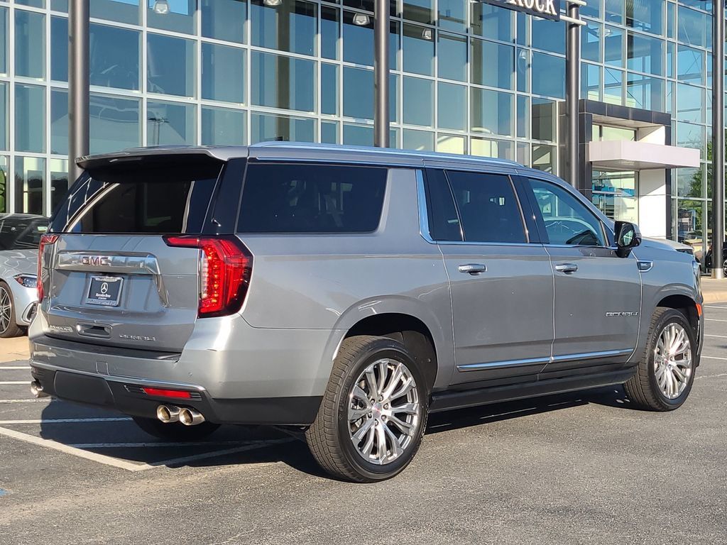 Used 2023 GMC Yukon XL Denali AWD/4WD image 3