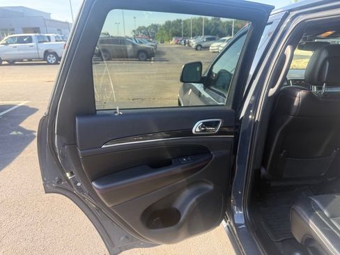 Used 2018 Jeep Grand Cherokee Trailhawk w/ Trailhawk Luxury Group AWD/4WD image 36