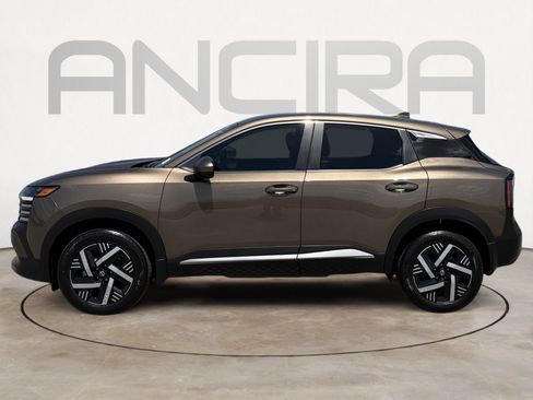 Used 2025 Nissan Kicks SV w/ Charging Package FWD image 7