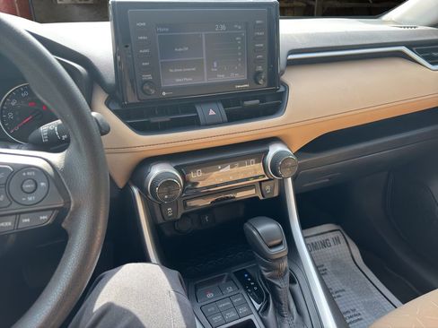 Used 2021 Toyota RAV4 XLE w/ Convenience Package image 23