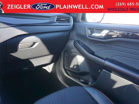 Used 2025 Ford Escape ST-Line image 30