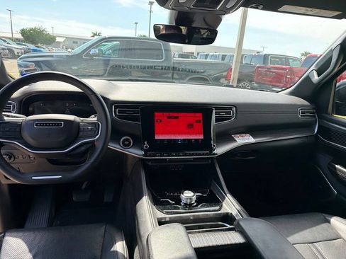Used 2024 Jeep Wagoneer L Series II w/ Flexible Seating Group AWD/4WD image 10