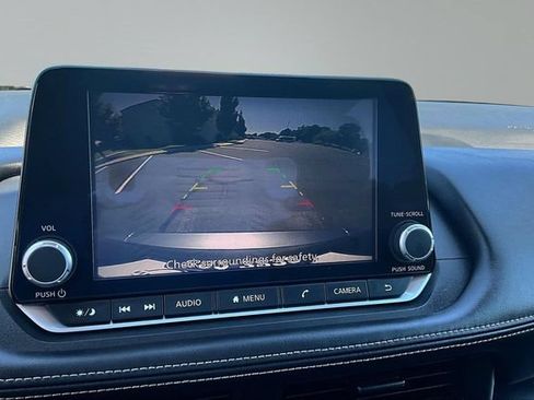 Used 2025 Nissan Rogue S FWD image 14