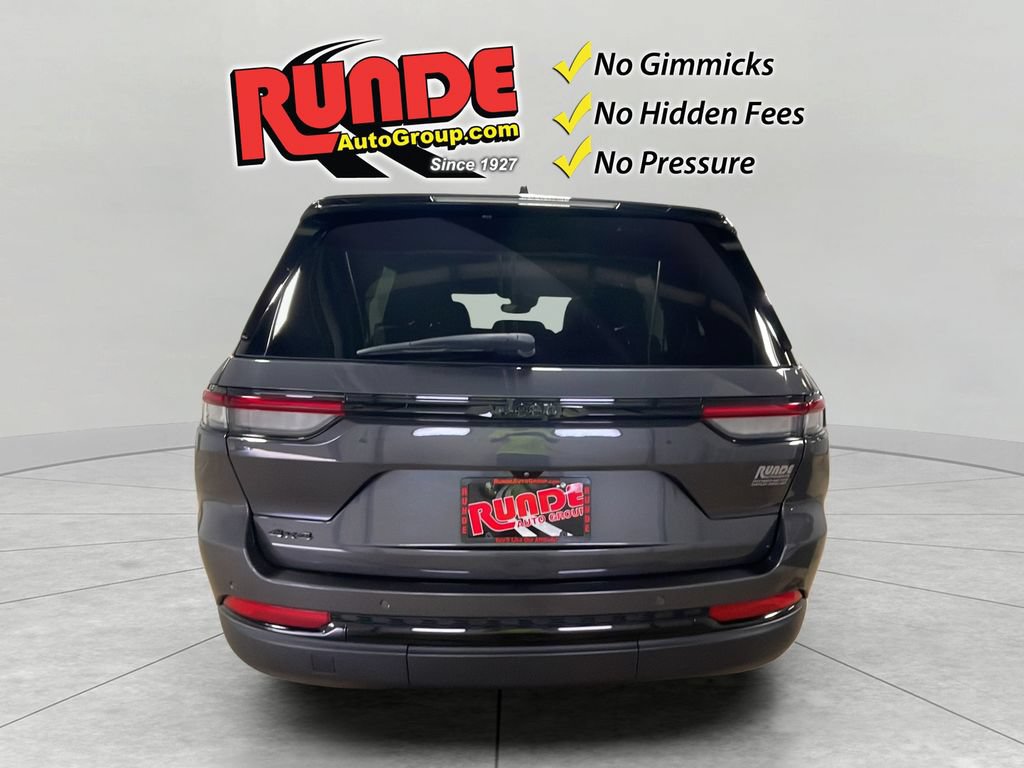 Used 2023 Jeep Grand Cherokee Altitude AWD/4WD image 5