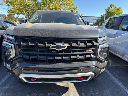 Used 2025 Chevrolet Tahoe Z71 AWD/4WD image 2