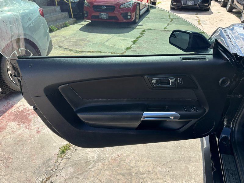 Used 2017 Ford Mustang Coupe RWD image 10