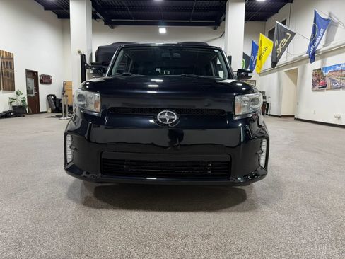 Used 2015 Scion xB FWD image 2