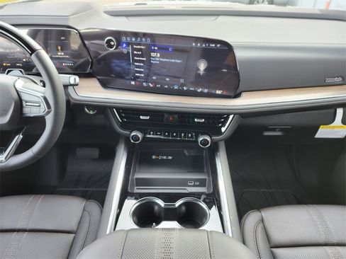 New 2026 Chevrolet Suburban High Country image 12