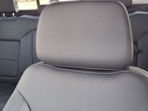 New 2026 GMC Sierra 1500 SLT image 18