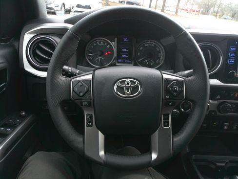 Used 2018 Toyota Tacoma Limited image 18
