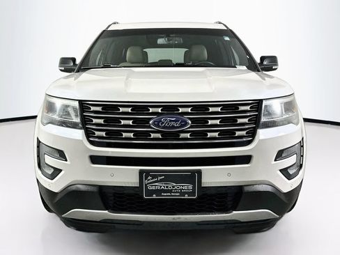 Used 2016 Ford Explorer XLT w/ Equipment Group 202A FWD image 5