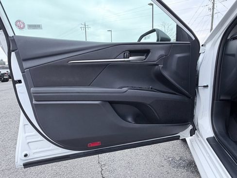 Used 2025 Toyota Camry LE image 28