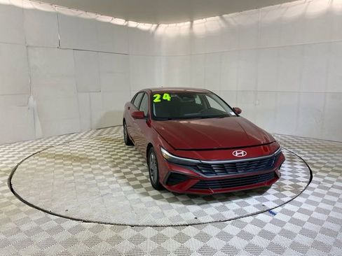 Used 2024 Hyundai Elantra SEL FWD image 1