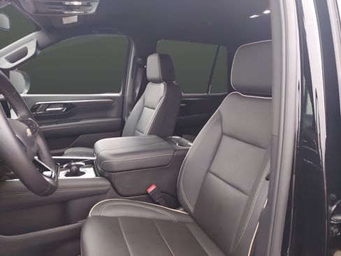 Used 2025 Chevrolet Tahoe Premier AWD/4WD image 10