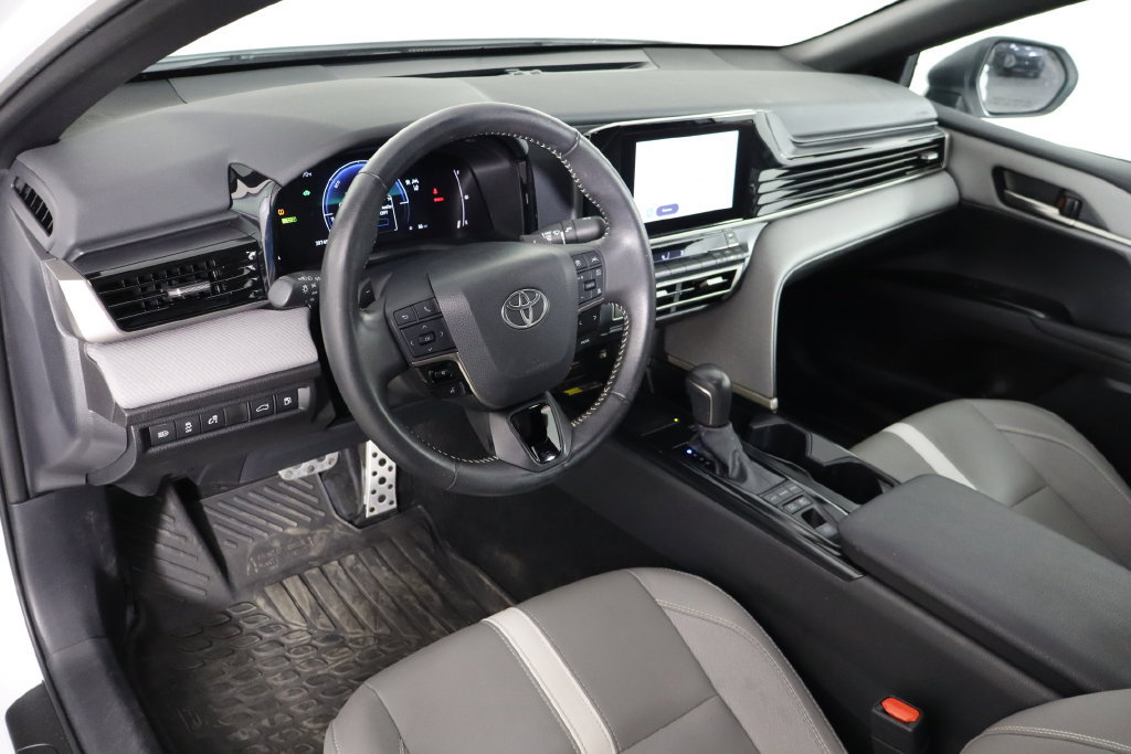 Used 2026 Toyota Camry SE FWD image 25