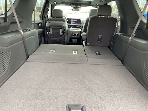 New 2025 Chevrolet Suburban Premier image 33