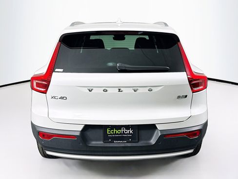 Used 2025 Volvo XC40 B5 Core image 7