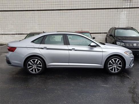 New 2026 Volkswagen Jetta SE image 2