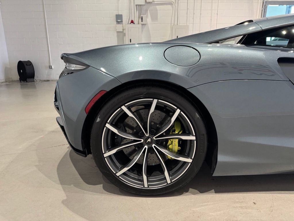 Used 2023 McLaren Artura RWD image 8