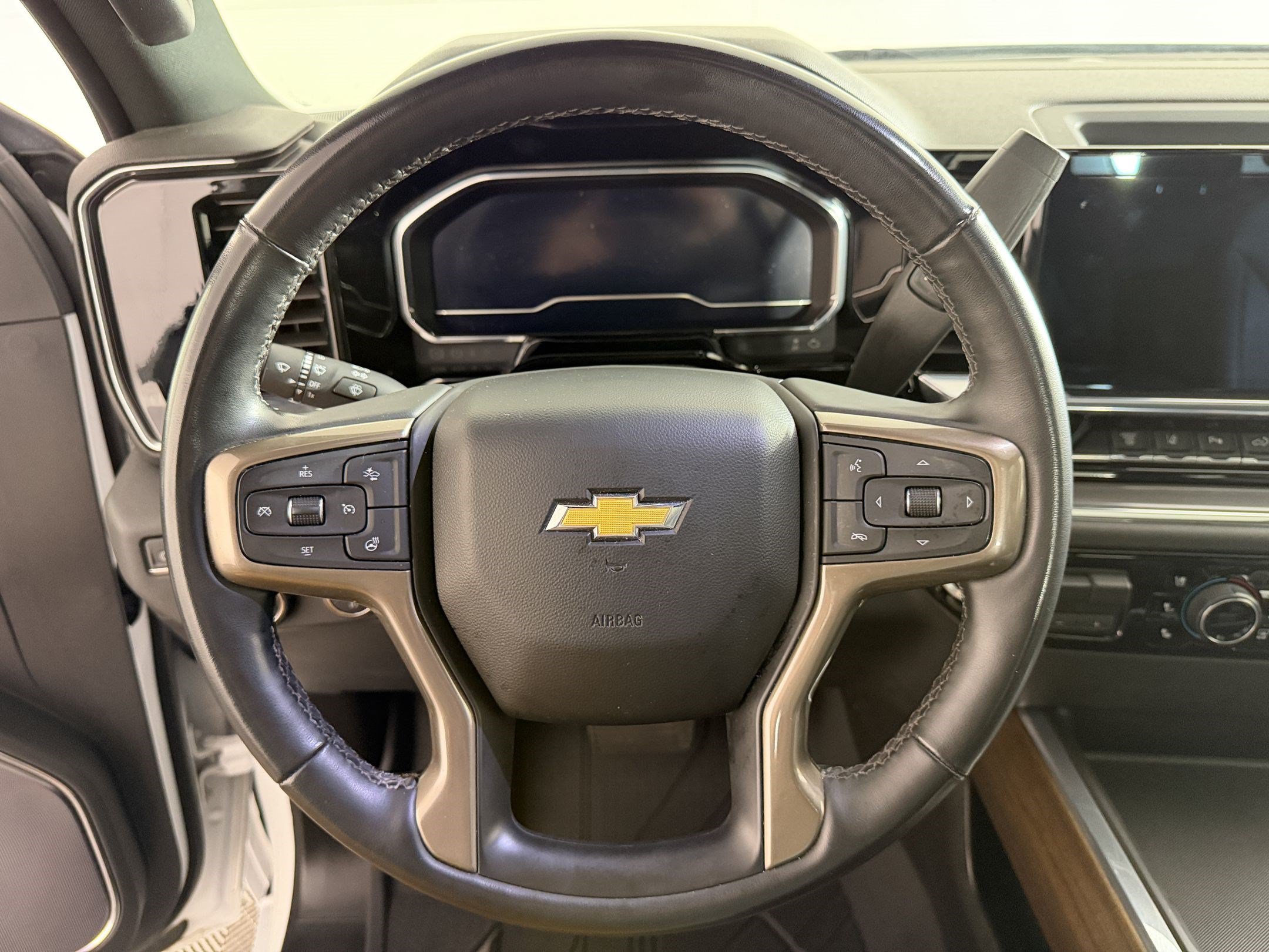 Used 2024 Chevrolet Silverado 2500 High Country w/ High Country Premium Package AWD/4WD image 11