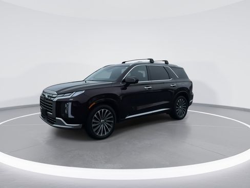 Used 2024 Hyundai Palisade Calligraphy image 3