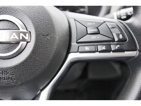 Used 2023 Nissan Kicks SV image 12